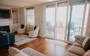 智能电视、壁炉