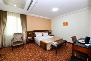 Comfort Suite, Balcony, City View | Desk, free WiFi