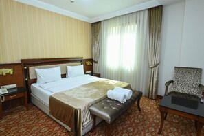 Desk, free WiFi - Atropat Boutique Hotel (Baku)