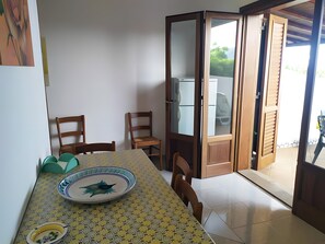 Dining - Apartment in Villa "Panarea" with Sea View, Wi-Fi and Air Conditioning (Lipari)