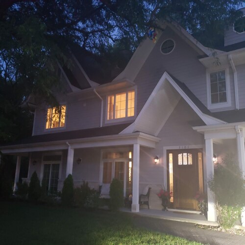 Chicago North Shore Luxury Home Vacation Rental Located in Upscale Neighborhood