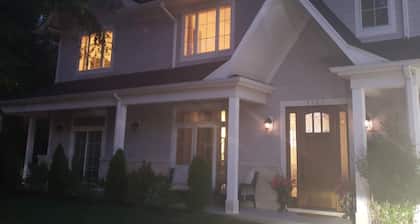 Chicago North Shore Luxury Home Vacation Rental Located in Upscale Neighborhood