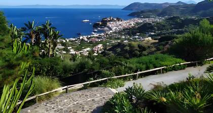 Apartment in Villa "Stromboli" with Sea View, Wi-Fi and Air Conditioning