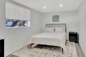 Fer et planche à repasser, Wi-Fi gratuit, draps fournis