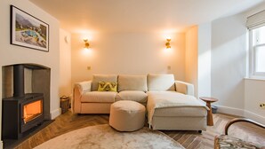 A cozy living room with a fireplace, a sofa set, and a rug. - Penshurst House Deal, Kent (Deal)