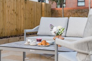 Outdoor dining - Penshurst House Deal, Kent (Deal)