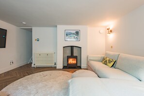 Smart TV - Penshurst House Deal, Kent (Deal)