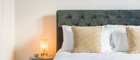 Desk, iron/ironing board, WiFi