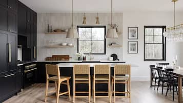 Mikrowelle, Ofen, Herdplatte, Geschirrspüler