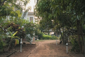 Vista frontal de la propiedad