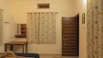 Comfort Double Room, Garden View | Wi-fi percuma