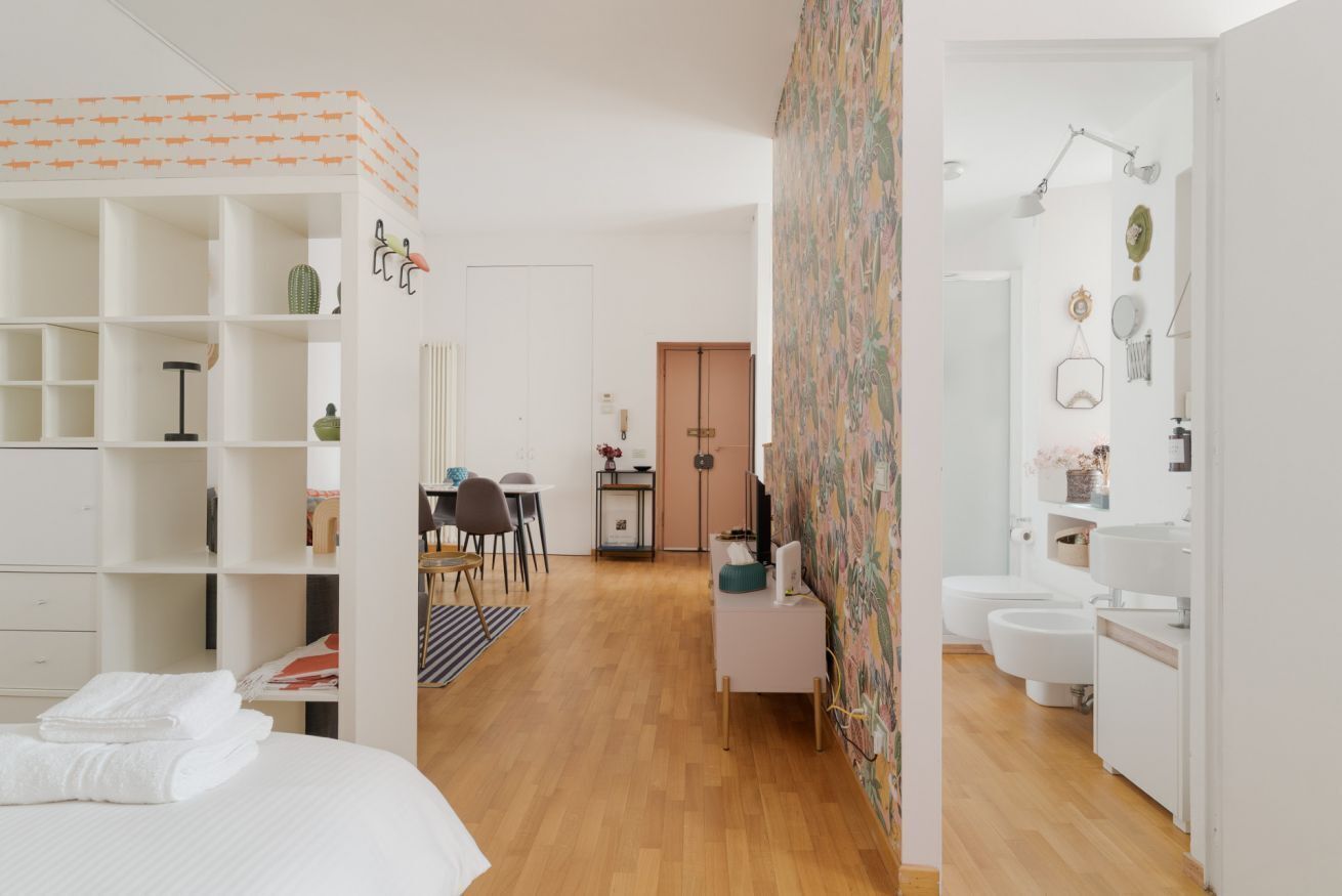 1 chambre, fer et planche à repasser