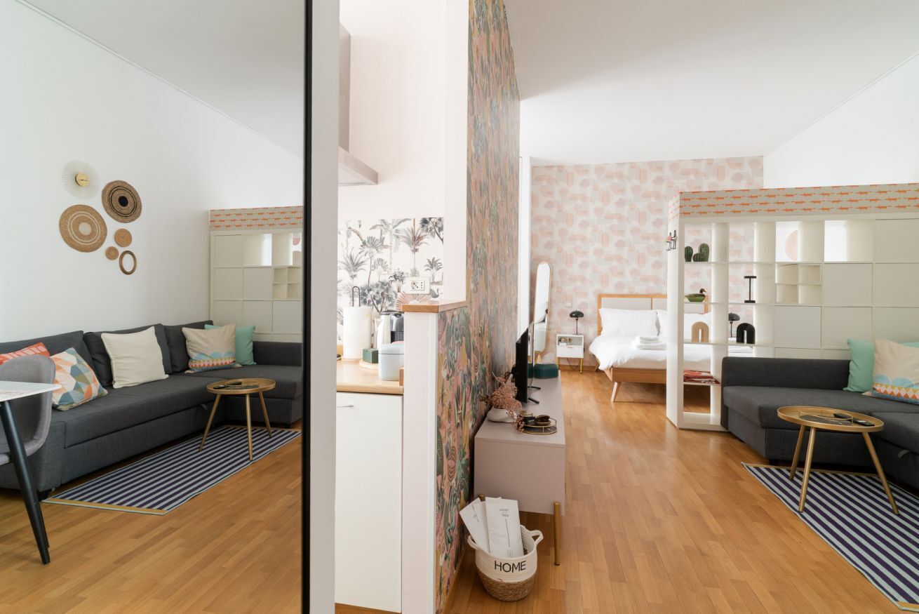 1 chambre, fer et planche à repasser