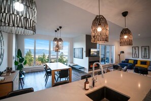 Dining - 307 | Le Repere Condo | View and Modern Comfort (Baie-Saint-Paul)
