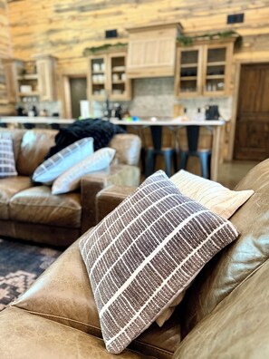 المنشأة من الداخل