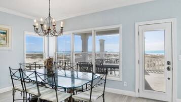 House, Multiple Beds (USA Beach House) | Dining