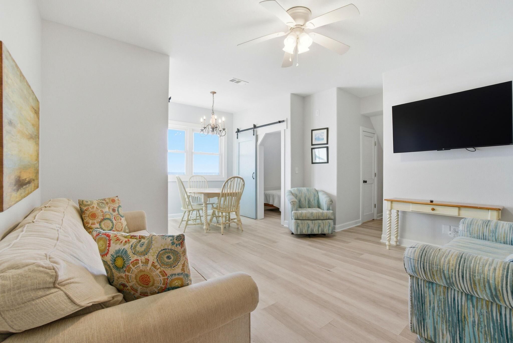 Nhà, nhiều giường (USA Beach House) | Khu phòng khách