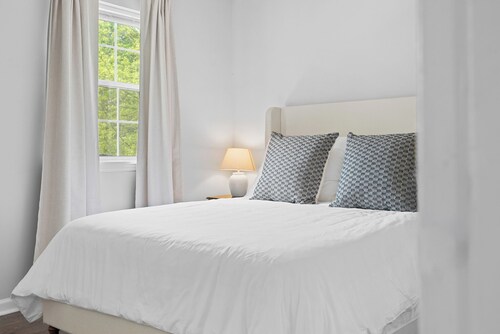 Updated + Inviting Home Close to Everything- North Durham