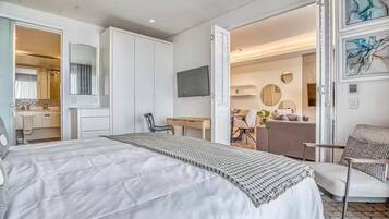 Iron/ironing board, WiFi, bed sheets