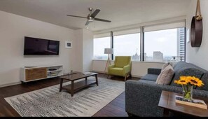 TV, offices - 16th FL Stunning CozySuites w/pool, gym #2 (Dallas)