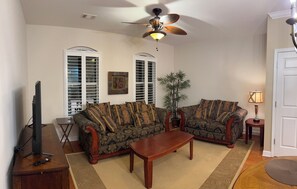 Living area - Your Stylish Sanctuary in Market Common Town Center (Myrtle Beach)