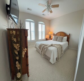 Internet, bed sheets - Your Stylish Sanctuary in Market Common Town Center (Myrtle Beach)