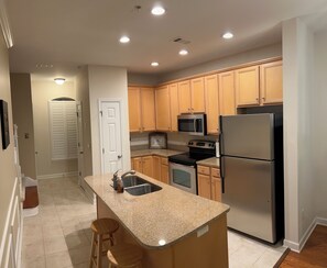 Private kitchen - Your Stylish Sanctuary in Market Common Town Center (Myrtle Beach)