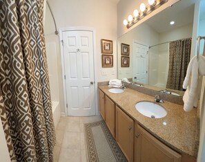 Shower, towels - Your Stylish Sanctuary in Market Common Town Center (Myrtle Beach)