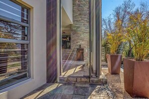 Terrace/patio - The Eden luxury manor, Sandton (Sandton)