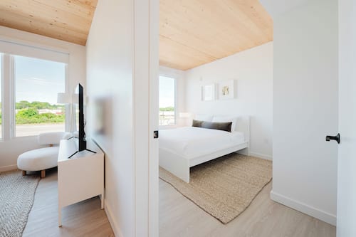 Apartment, 3 Bedrooms, Non Smoking | Free WiFi, bed sheets