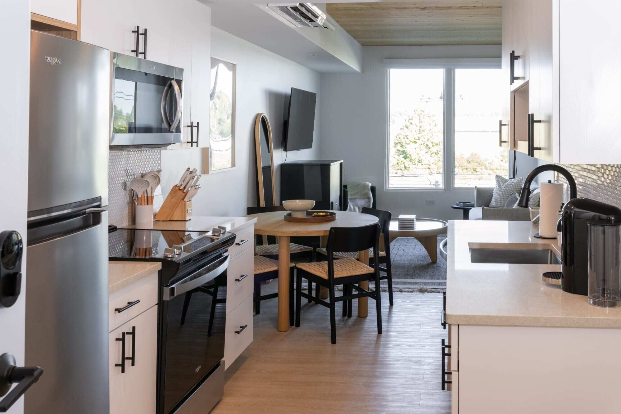 Coffee/tea maker, toaster, freezer