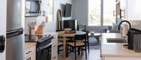 Coffee/tea maker, toaster, freezer