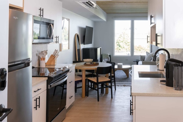 Coffee/tea maker, toaster, freezer