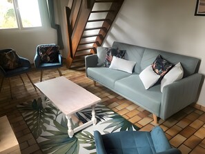 Fernseher, Tischtennisplatte, Stereoanlage