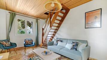 TV, table tennis, stereo