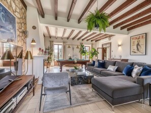 TV connectée, table de tennis de table