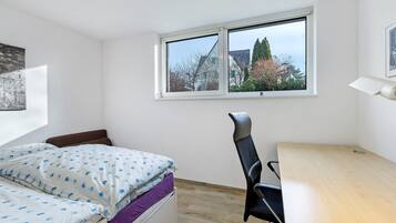 Silitysrauta/-lauta, Wi-Fi, vuodevaatteet