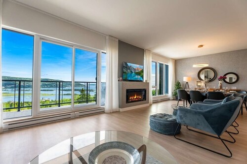 308-Condo Le Victorien | River View, Pool & EV