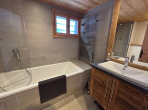Hair dryer, toilet paper - Chalet 180° view -Terrace-4 bdrms+ cabins-La Clusaz (La Clusaz)