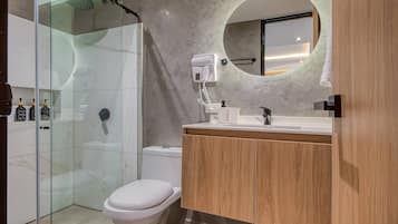 Apartment | Bathroom | Hair dryer, towels, soap, toilet paper