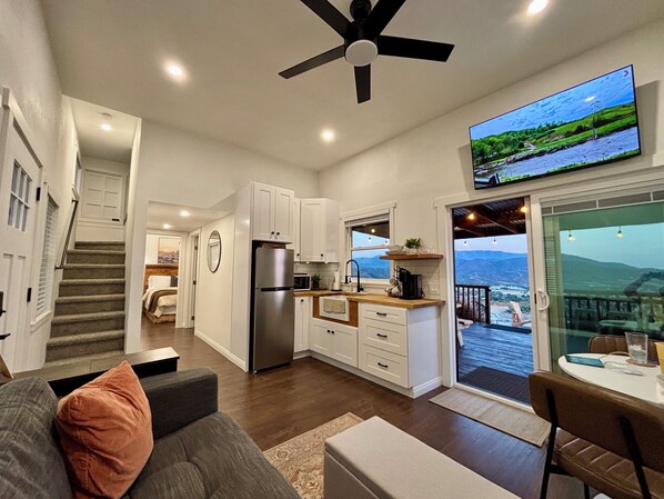 المنشأة من الداخل