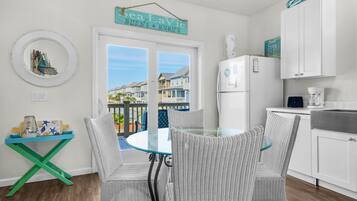 House, Multiple Beds (Sea La Vie) | Private kitchen | Oven, toaster