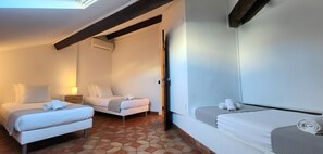 2 habitaciones, tabla de planchar con plancha y wifi gratis 