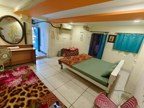 Schreibtisch, kostenloses WLAN