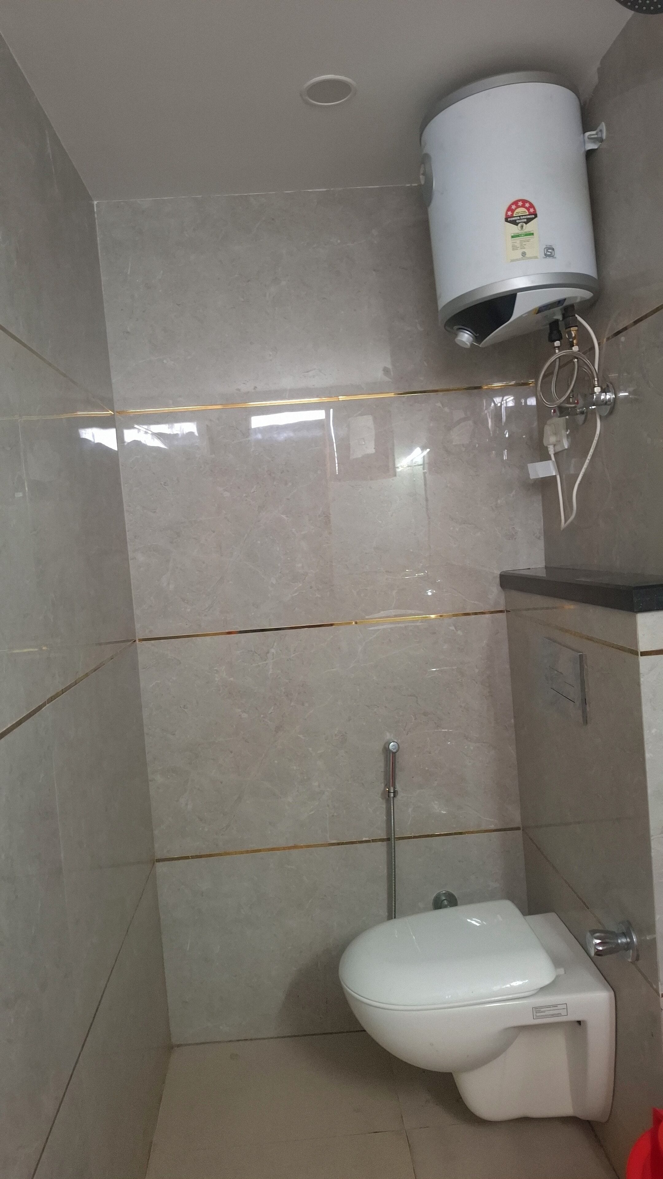 Classic Double or Twin Room | Bathroom | Shower, free toiletries, towels, soap