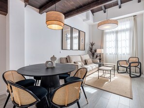 TV - Apartamentos Puerta Elvira Suites 3000 (Granada)
