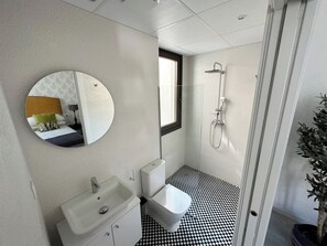 Basic Studio | Bathroom | Towels