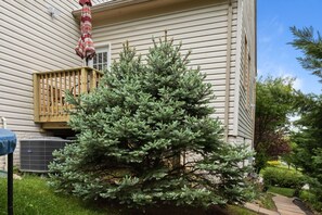 Property grounds - Enjoyable apartment with AC in vibrant Ashburn (Ashburn)