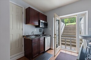 Private kitchen - Enjoyable apartment with AC in vibrant Ashburn (Ashburn)