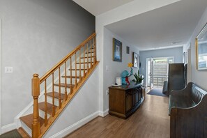 Interior - Enjoyable apartment with AC in vibrant Ashburn (Ashburn)